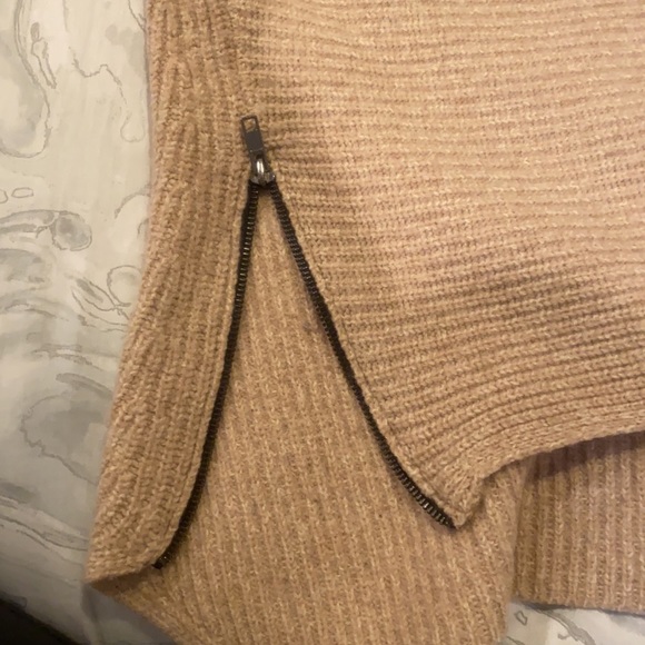 BAR III tan sweater with zipper detail size m - Picture 7 of 7